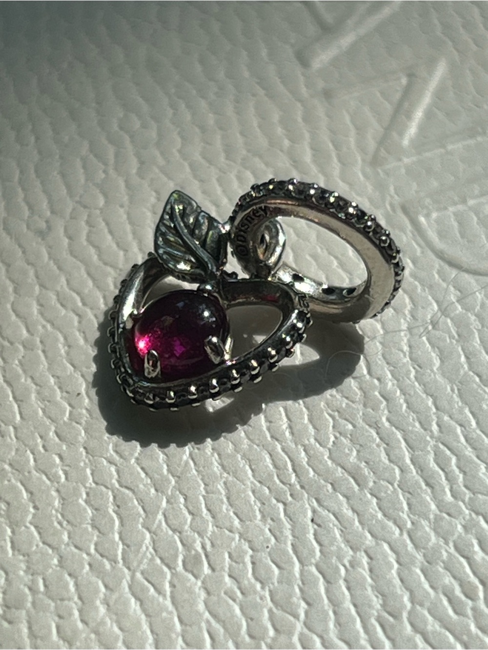 Pandora Snow White Pendant - Picture 4 of 6